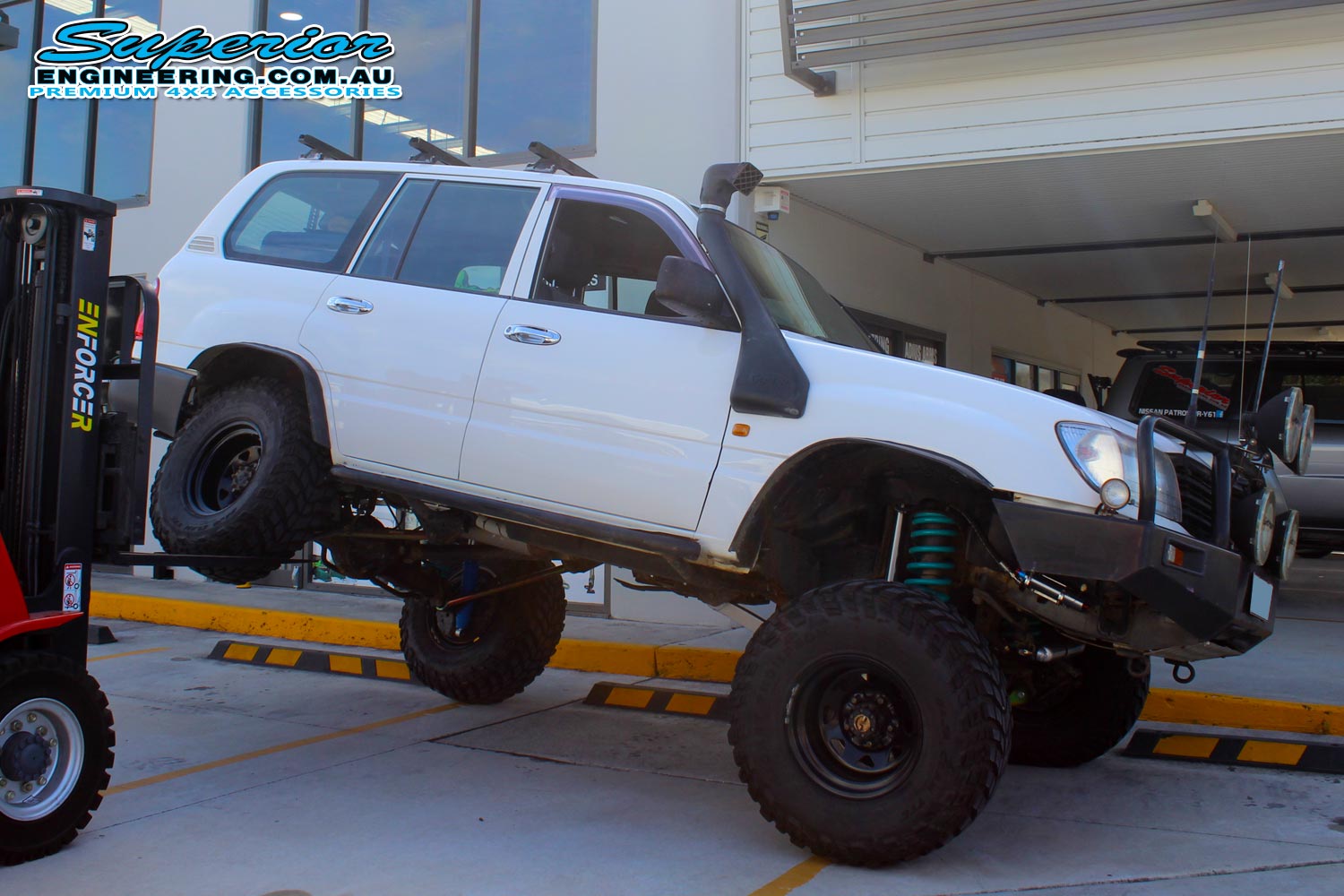 Toyota Landcruiser 105 Series Wagon White 72809 Superior Customer