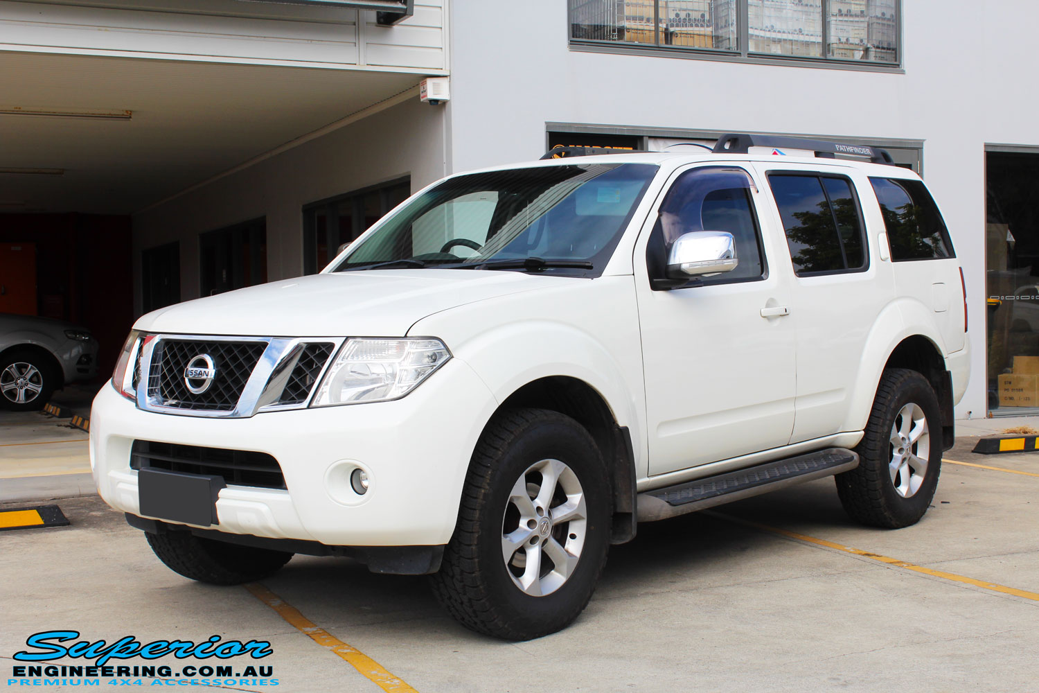 Nissan R51 Pathfinder Wagon White Superior Customer Vehicles