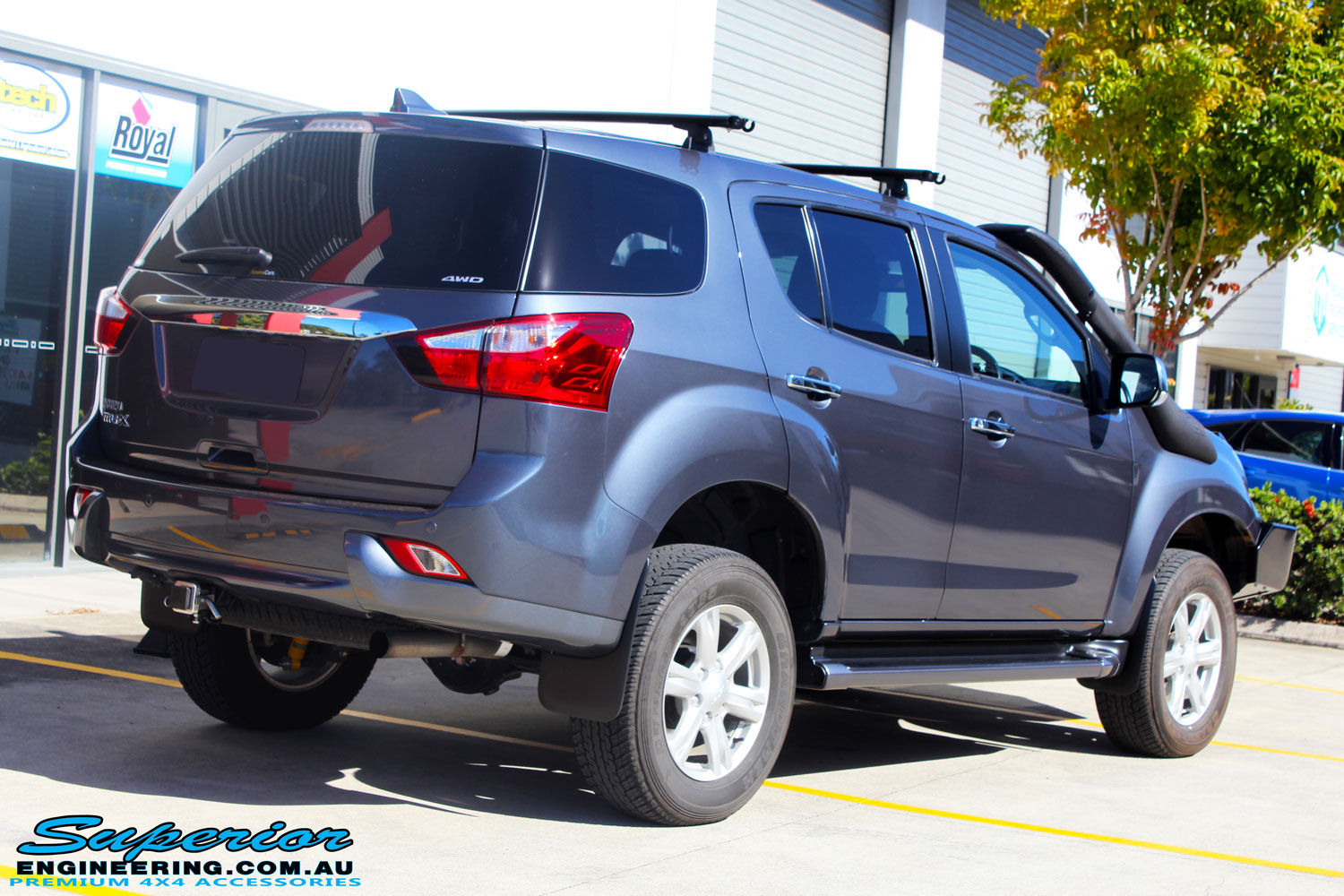 Isuzu MUX Wagon Silver 91785 Superior Customer Vehicles